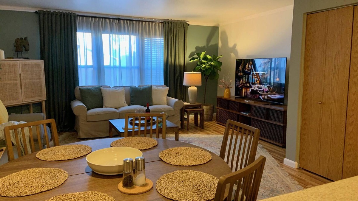 Midtown Sacramento Apartment | Full furnished 2 bedrooms townhouse apartment at midtown Sacramento, California.