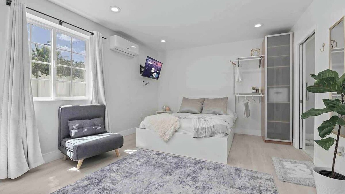 Clairemont House | *Full Guest | Luxury Modern Home * Pets Welcome!*