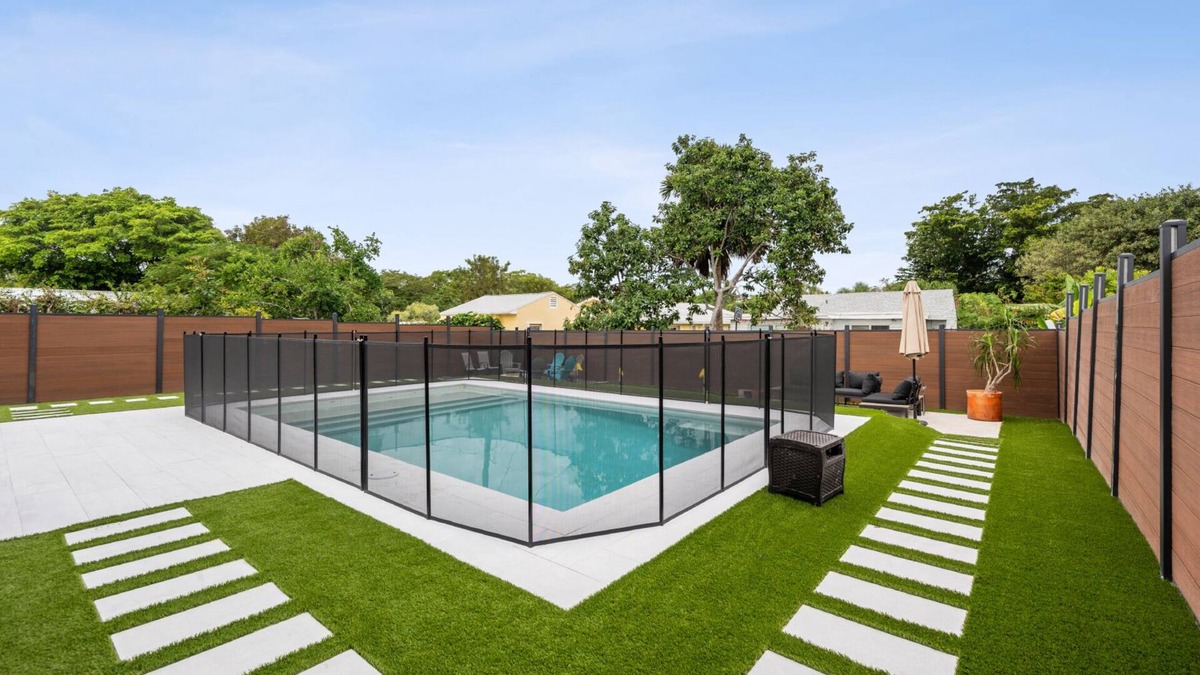 West Palm Beach House | Full Home w/Heated Salt Water Pool/Mini Golf, Private/Clean, Iconic location!