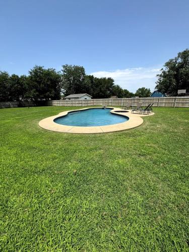 Owasso House | Full HOME with 2 KING BEDS and a POOL