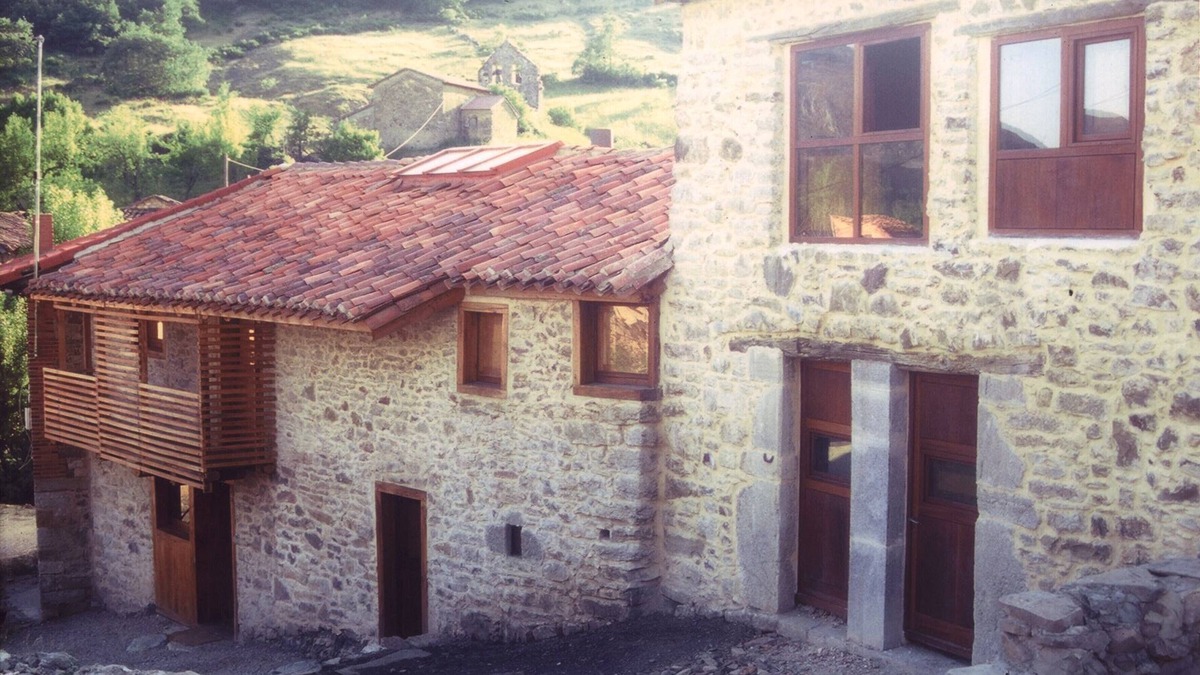 Cuevas de Vinayo Cottage | Full house for 4 people