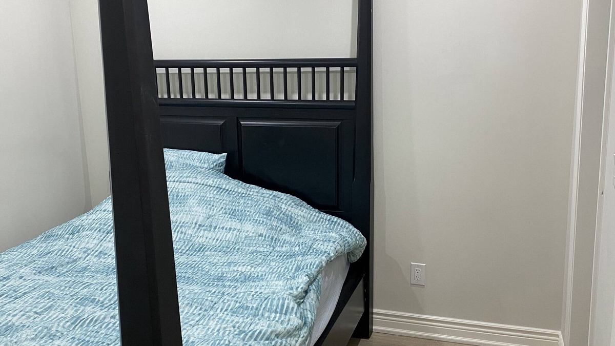 Hamilton House | FULL HOUSE | SLEEP 4 | NEWLY RENO |WALK TO JURAVINSKI HOSPITAL