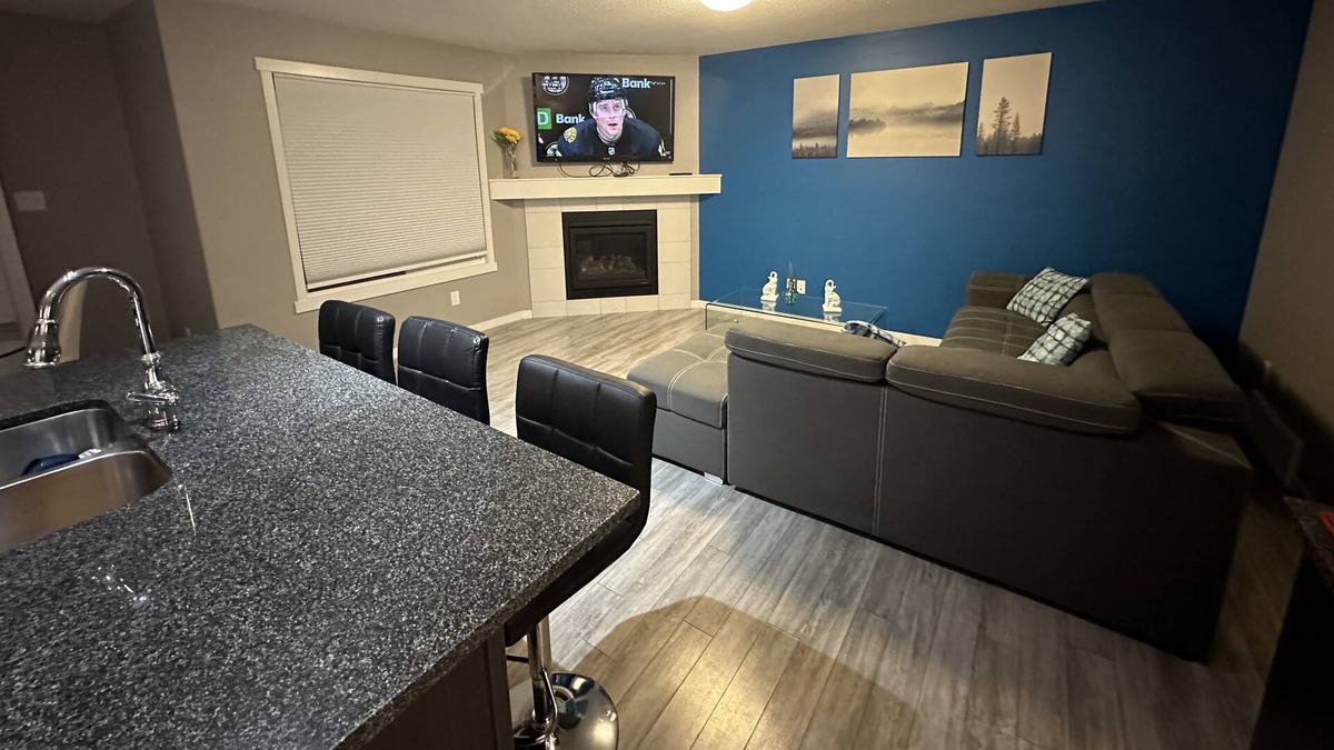 Southeast Edmonton House | Full house with great location