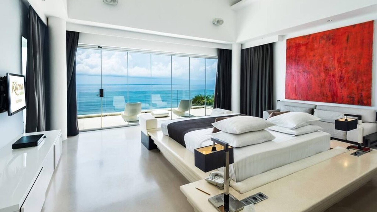 Tanjungbenoa Villa | Full kitchen facilities and a living room & Beach View