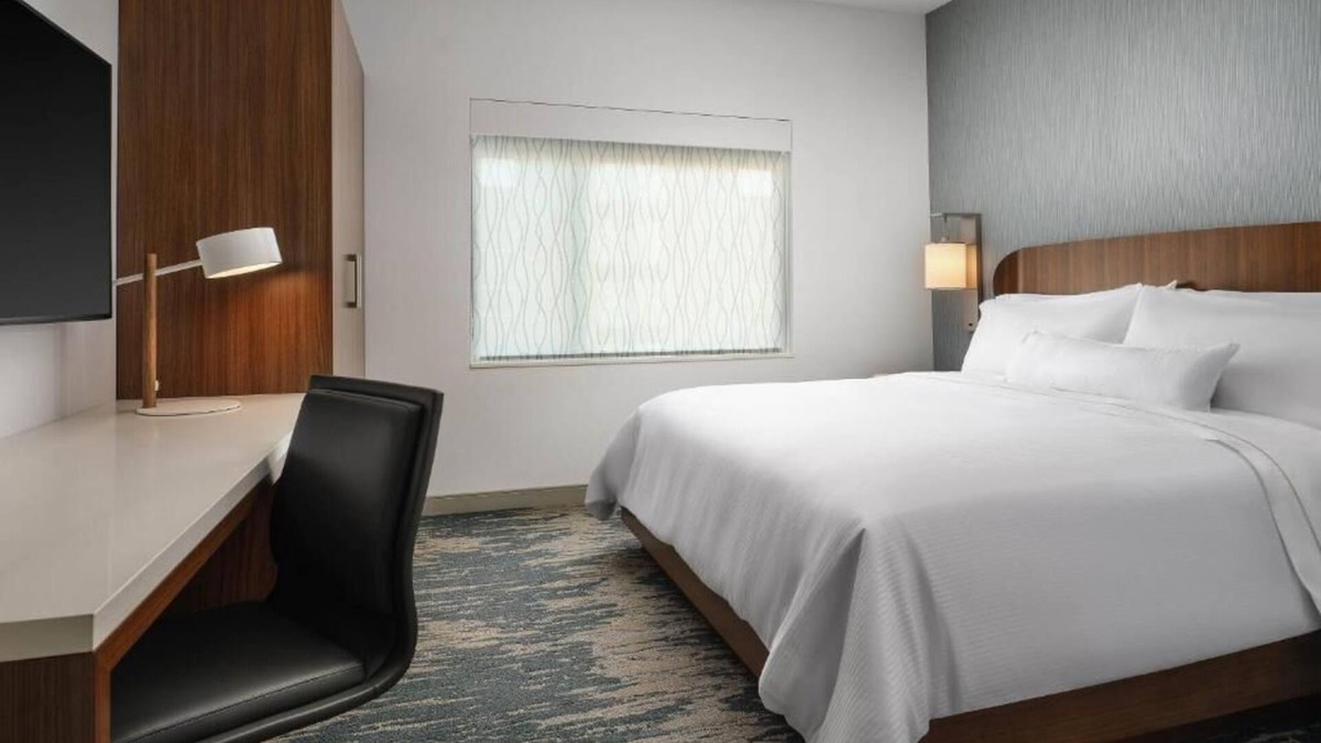 Anaheim Resort Hotel | Full Kitchen Suites - Family-Friendly Rentals, steps to Disneyland