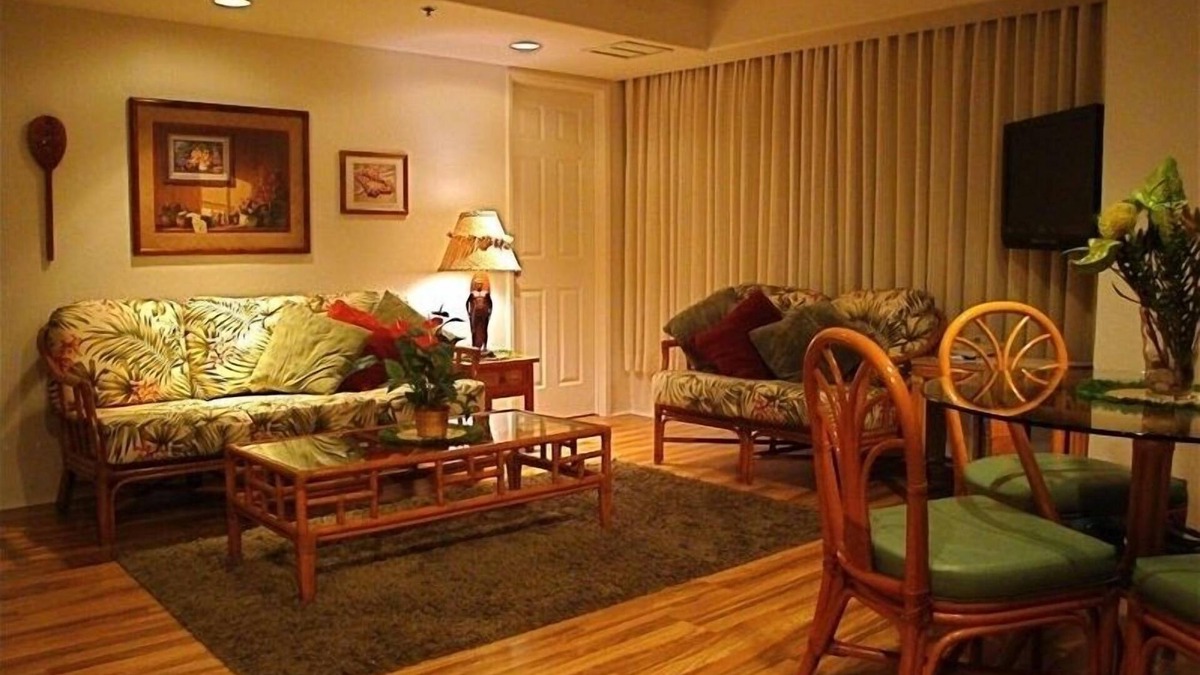 Waikiki Condo | Full Ocean View - Steps to the Beach! Free Parking and Wi-Fi