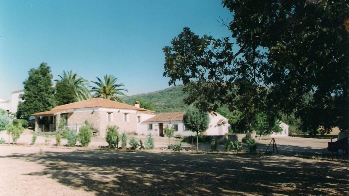 Villamiel House | Full rental house located in the countryside, porch outside with barbecue