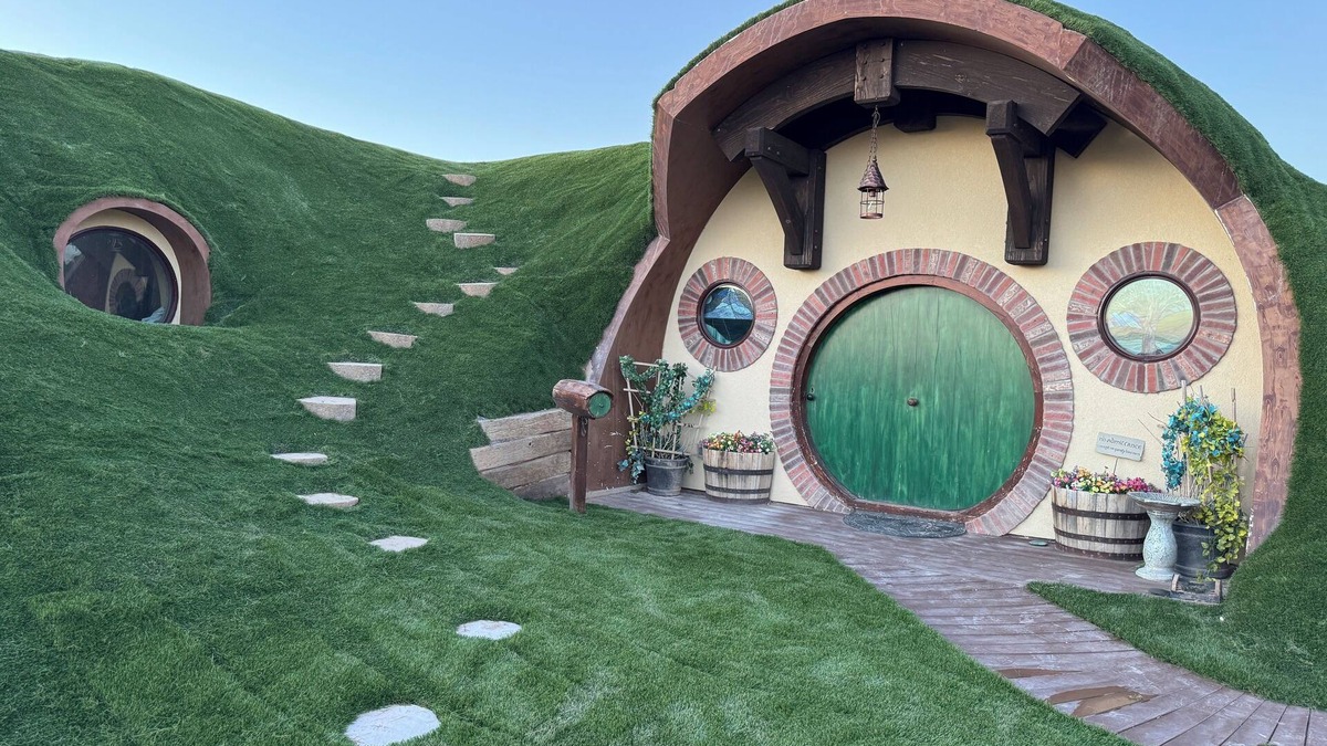 Preston House | Full-sized Hobbit House. Fantasy setting with modern comforts