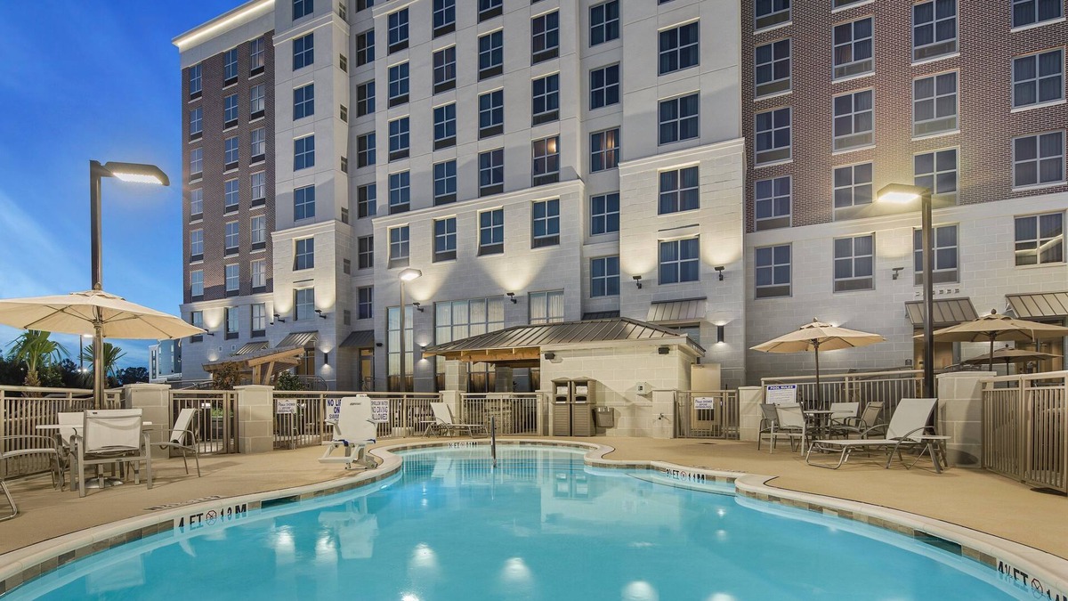 Florence Condo | Full Suite | Fitness Center + Outdoor Pool