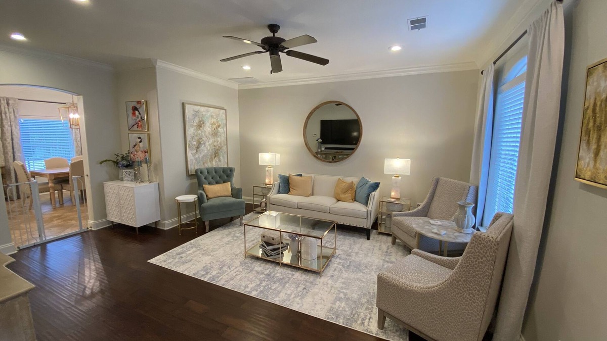 Oxford House | Full Townhouse Fleur de Lis condominiums 1 Mile To Stadiums