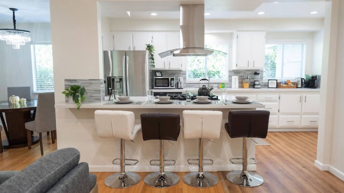 Northwest Anaheim House | FULLERTON GEM: SPACIOUS 3BR HOUSE w/GARAGE & FENCED YARD/PATIO p56