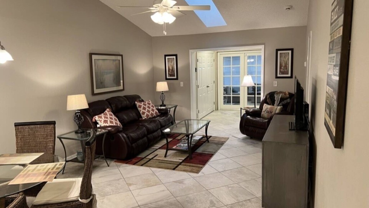 Bay Towne East Condo | Fully appointed, Walk To Bay And Park, Pet Friendly