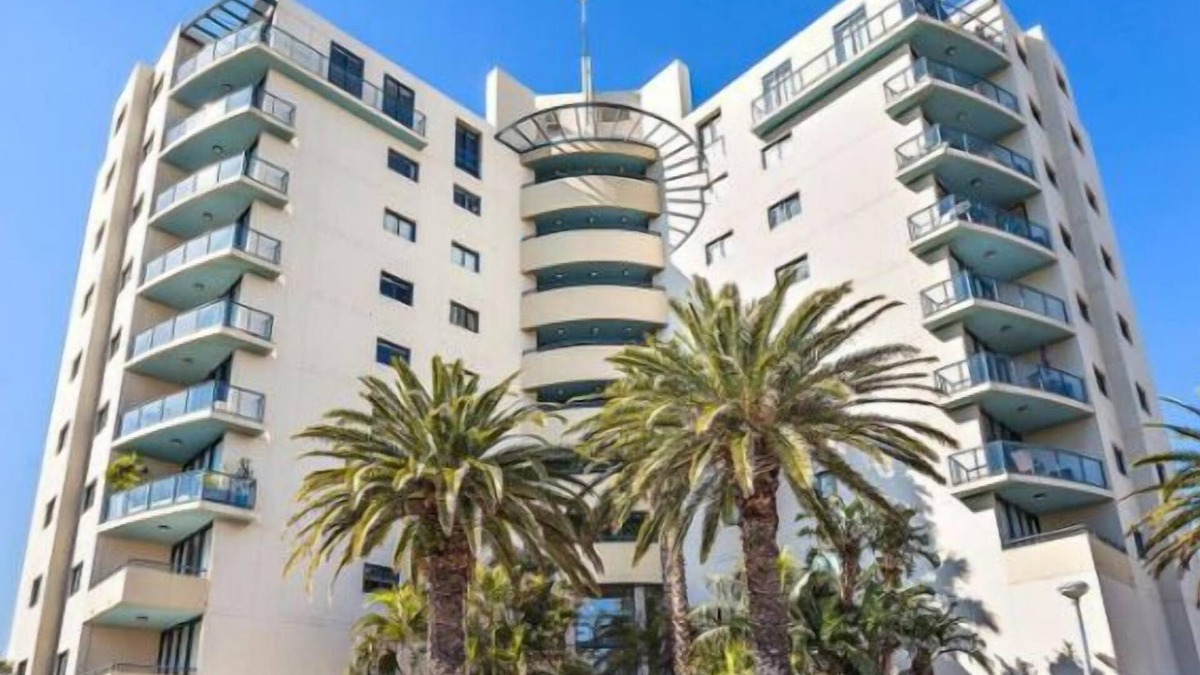 Cronulla Apartment | Fully Furnished apartment that is sure to keep you entertained from start to fin