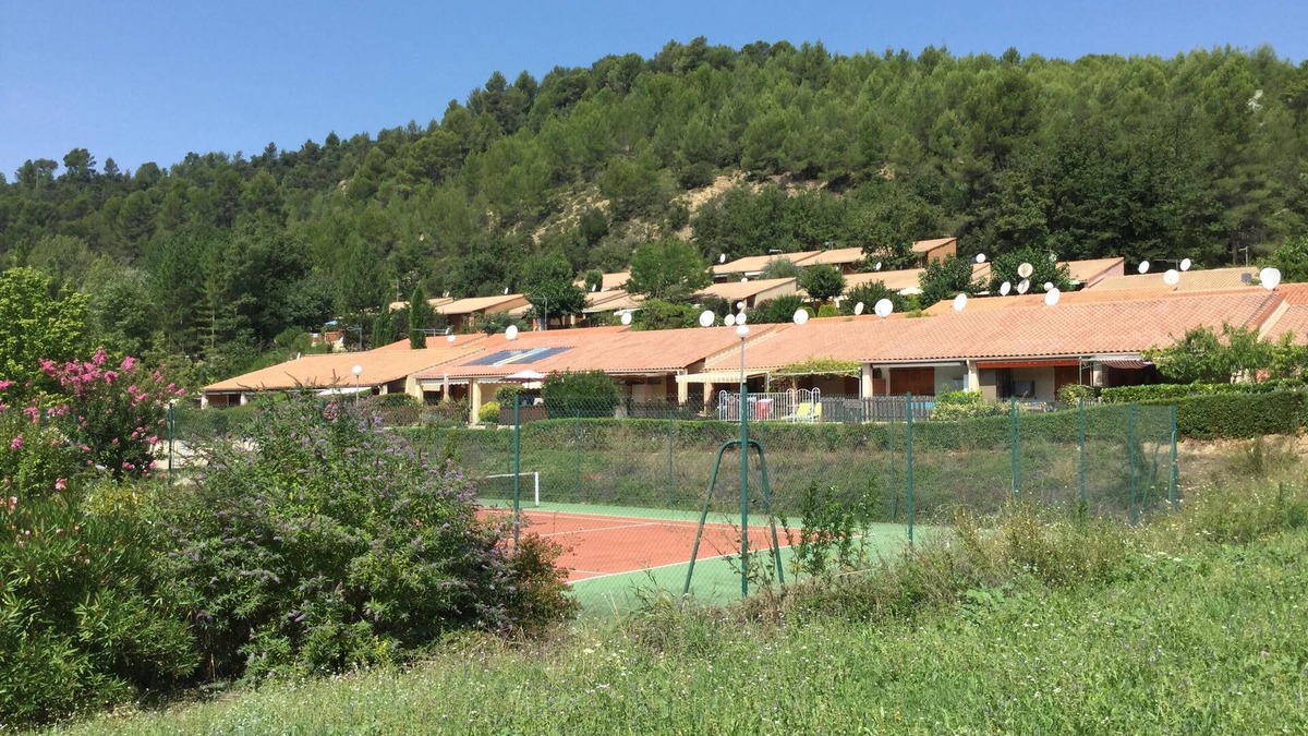 Saint-Martin-de-Bromes House | Fully equipped Mazet in condominium with swimming pool, tennis, boules court