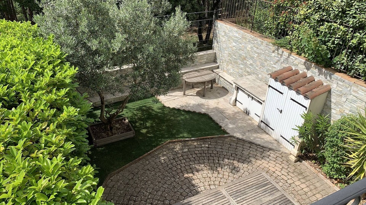 Les Salles-sur-Verdon House | Fully-equipped furnished house in village center