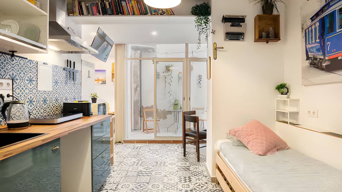 Sant Adria de Besos Apartment | Fully equiped Studio with Patio, 15' from BCN center and 8' walk from the beach
