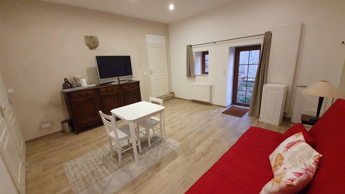 Douvres Apartment | Fully-equipped accommodation in a quiet village near Ambérieu-en-Bugey