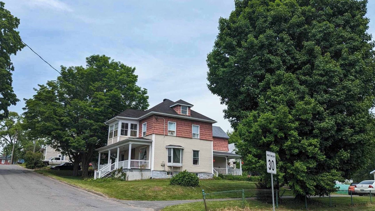 Richmond Apartment | Fully equipped apartment with 1 bedroom in our century-old residence.n