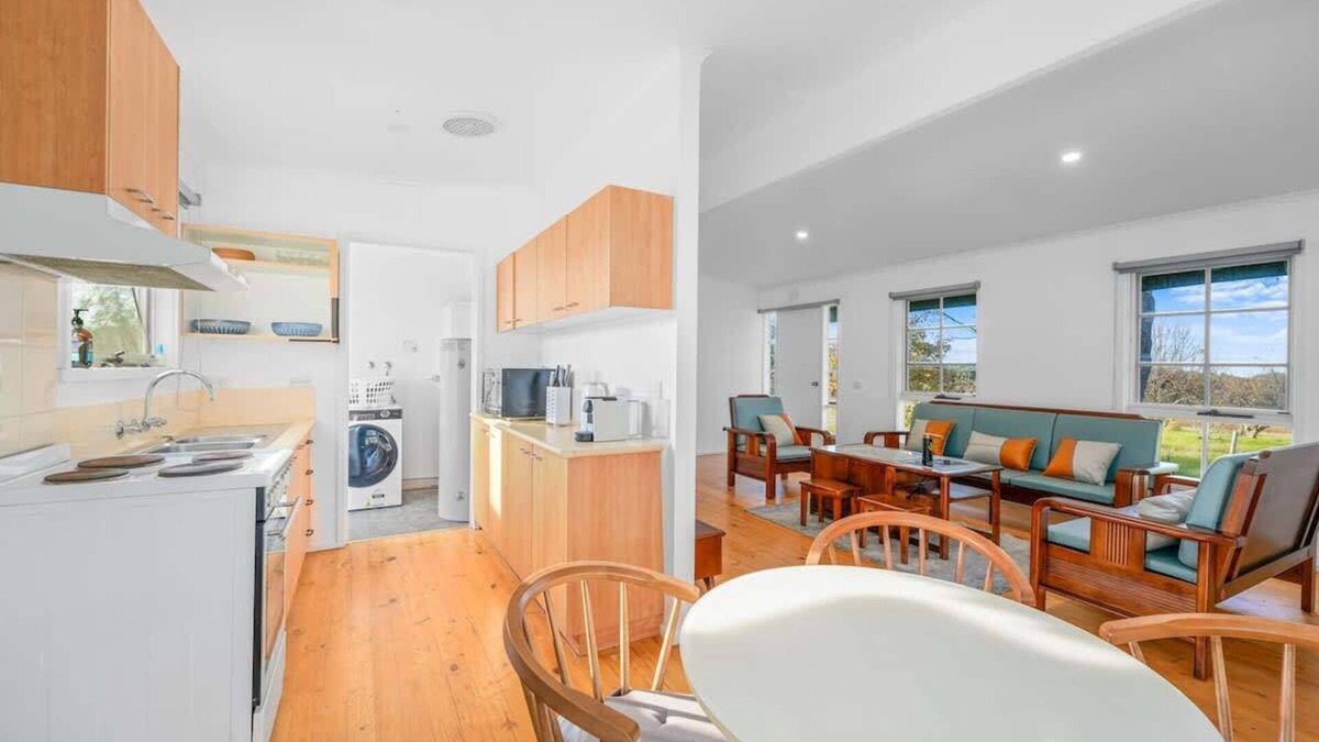 Balnarring Cottage | Fully Equipped Balnarring Cottage for 4 w pool