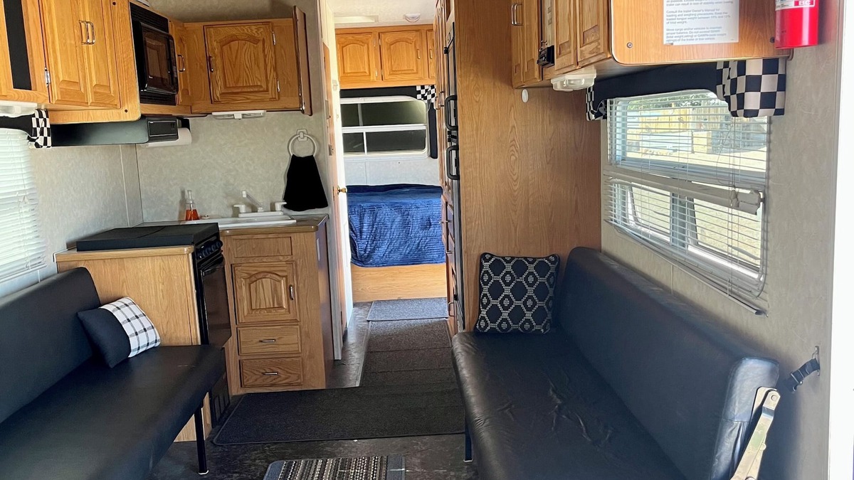 Meeker House | Fully equipped camp trailer