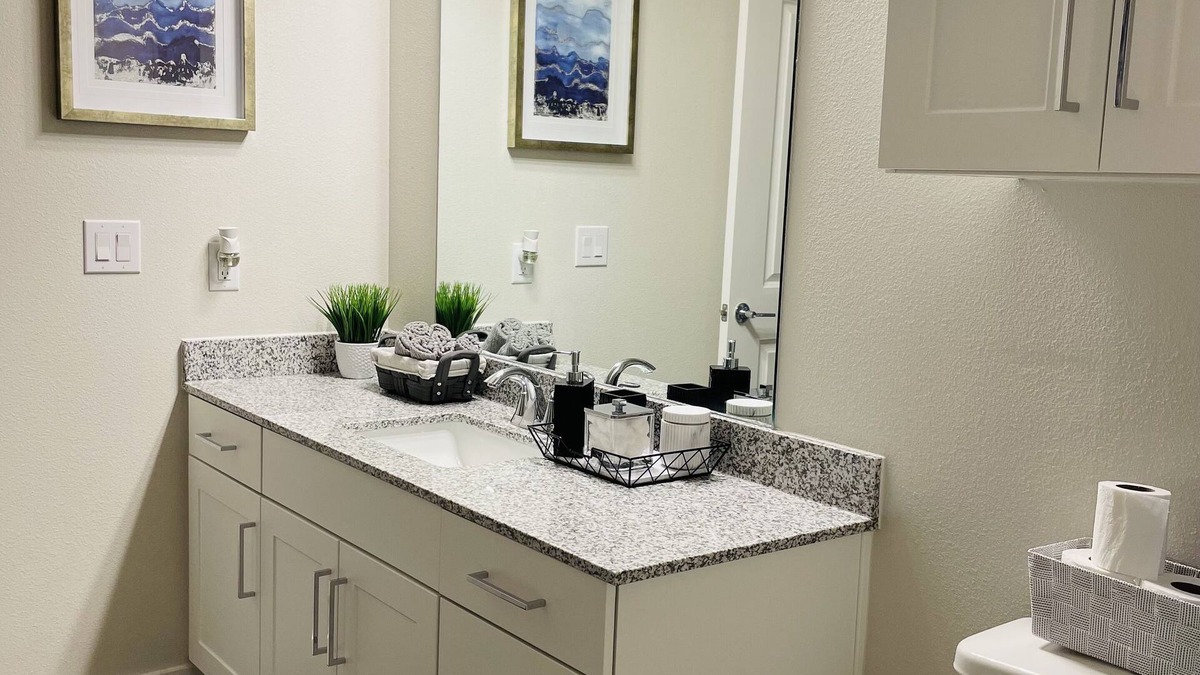 Barker Apartment | Fully Equipped Cozy Apartment - Long Term Stays Welcome