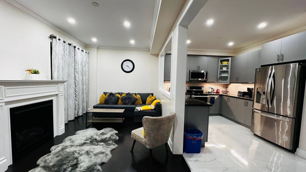 Hamilton House | Fully equipped home in Ancaster, Ontario