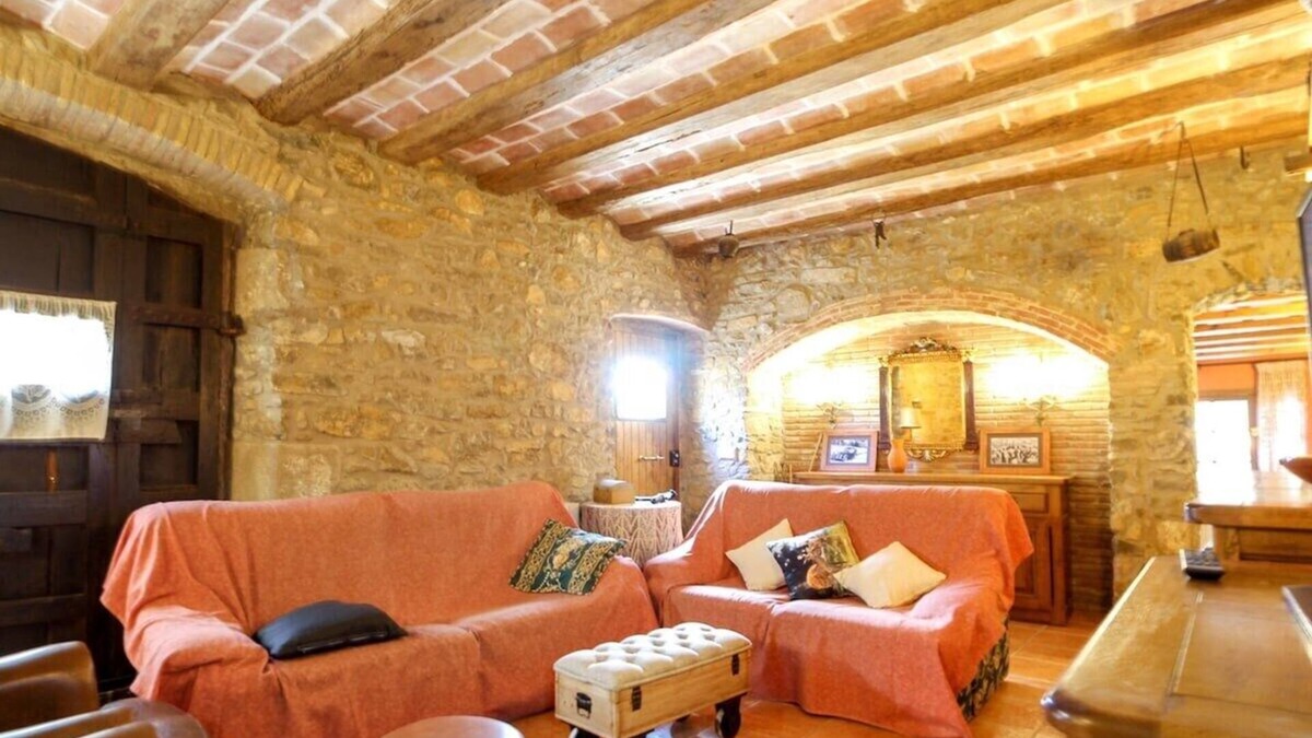Colomers House | Fully equipped house for 10 with football field