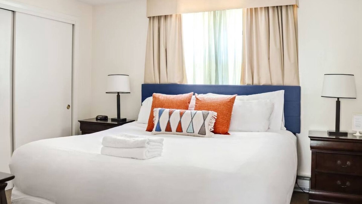 Beverly Hotel | Fully Equipped Kitchen and Free Parking Included for a Hassle-Free Stay