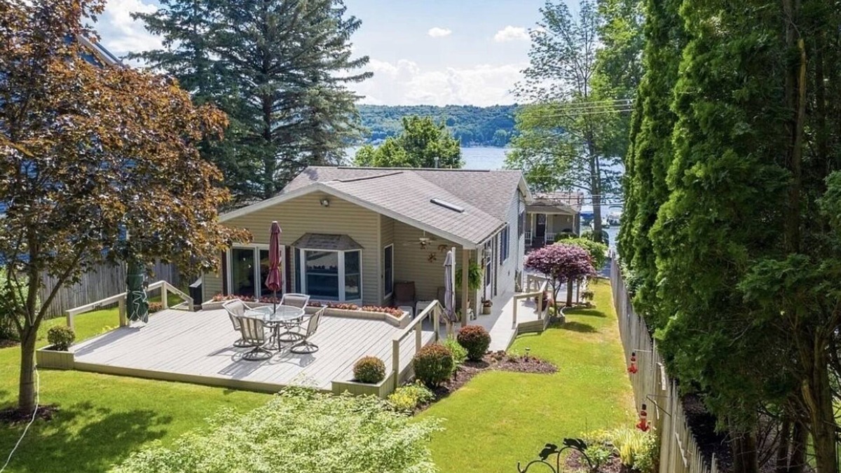 Conesus House | Fully equipped lake house on Conesus Lake