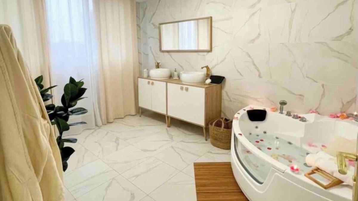 Gare Apartment | Fully equipped luxury apartment with jacuzzi and sauna 4 minutes from the beach