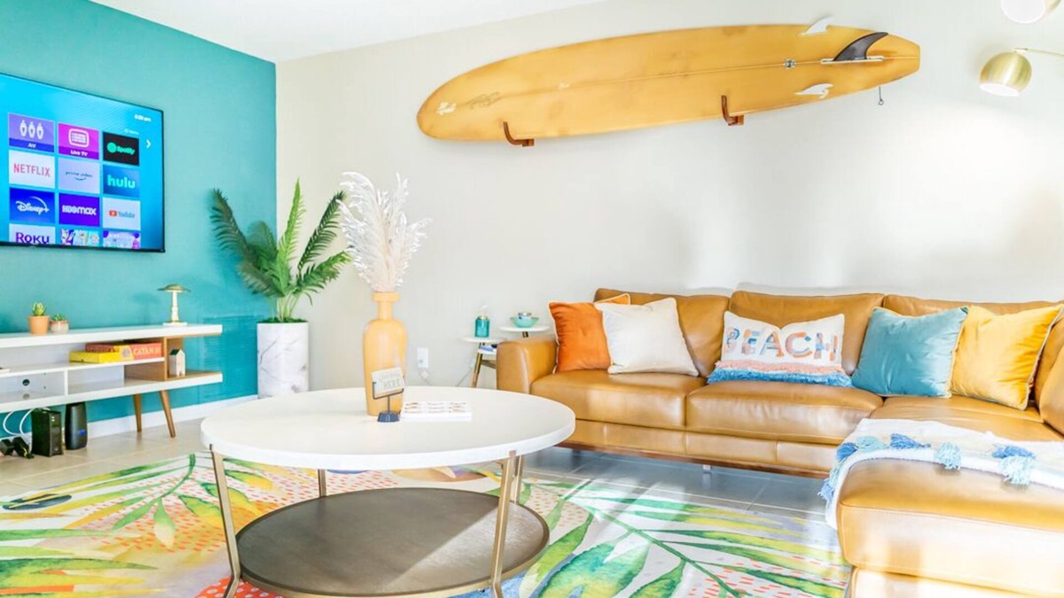 West Melbourne House | Fully Equipped Pool House- 5 mins from Downtown Melbourne