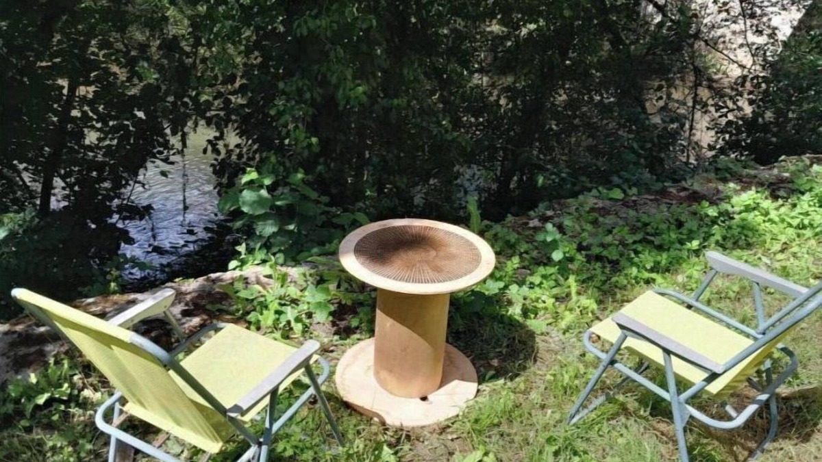 Figeac Apartment | Fully-equipped, riverside T1 apartment.