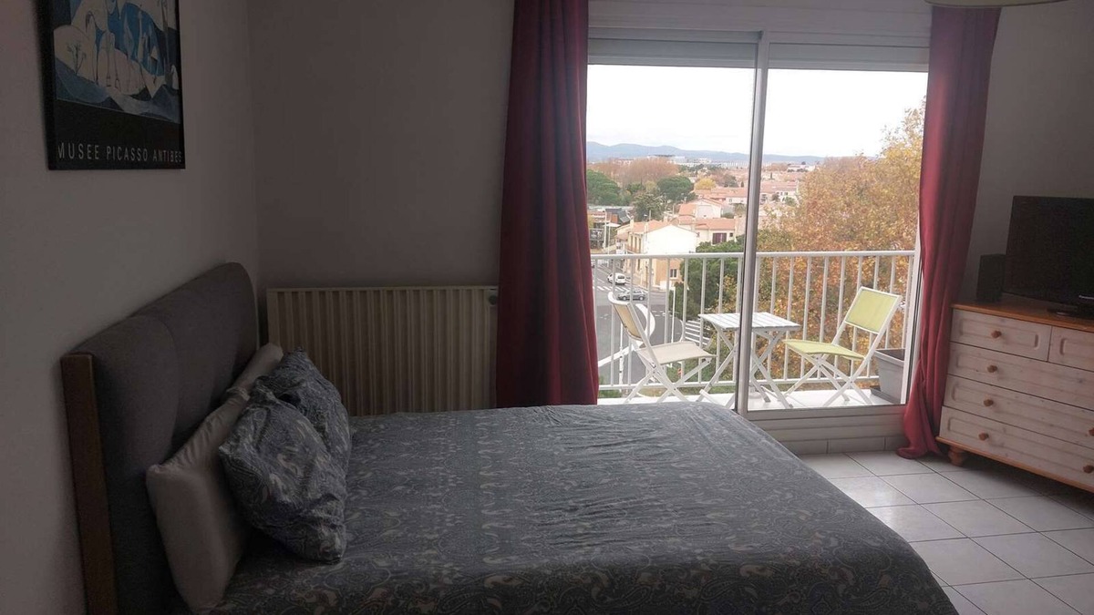 Bas-Vernet Apartment | Fully equipped studio with parking and balcony in secure residence