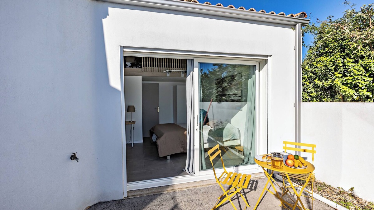 Le Cres Apartment | Fully Equipped Studio with Sports Equipment, Shared Terrace and Garden
