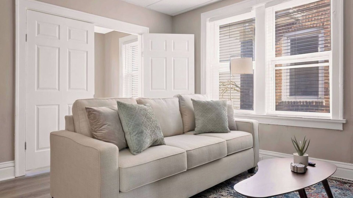 University City Apartment | Fully Equipped Cozy 2BR Apartment Near Delmar Loop - Mid term Rental n