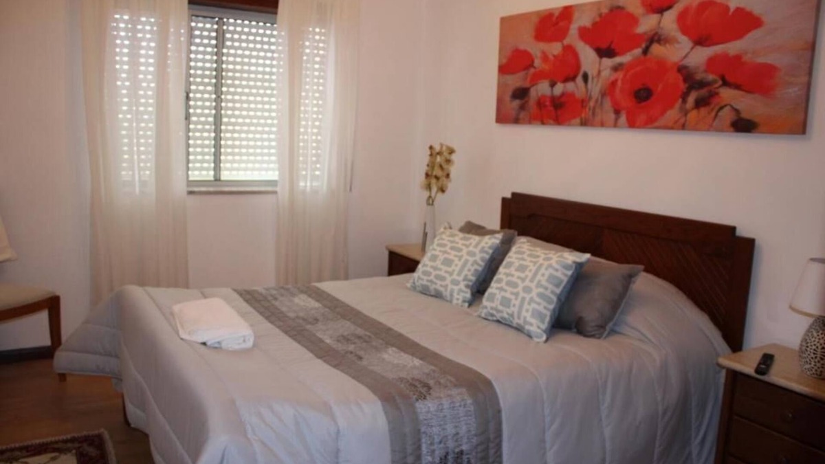 Lanhelas Apartment | Fully equipped vacation apartment in town center