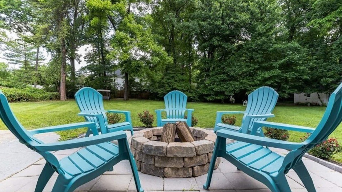 Fairfax House | Fully Fenced Acre I Like-new Home I 30 Day Minimum