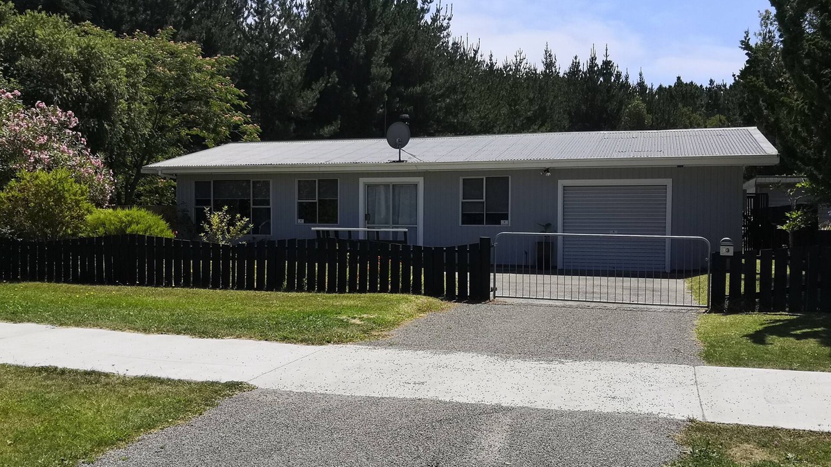 Foxton Beach House | Fully fenced family and pet friendly iconic kiwi bach awaits
