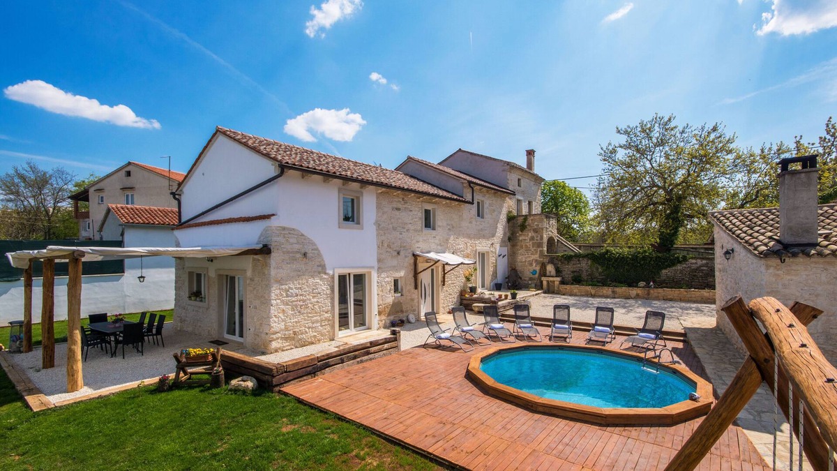Modrusani Villa | Fully fenced, pet-friendly, ideal for families