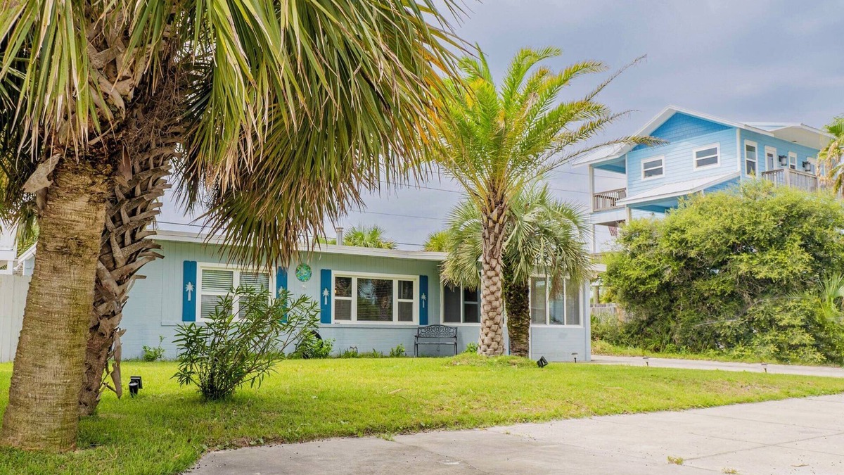 Villa Primera House | Fully Fenced Yard with Beautiful Patio & Authentic Beach Vibes