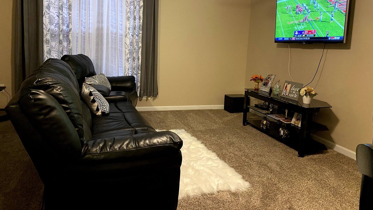 O'Fallon Condo | Fully Funished Condo convenient to St Louis and Scott AFB.