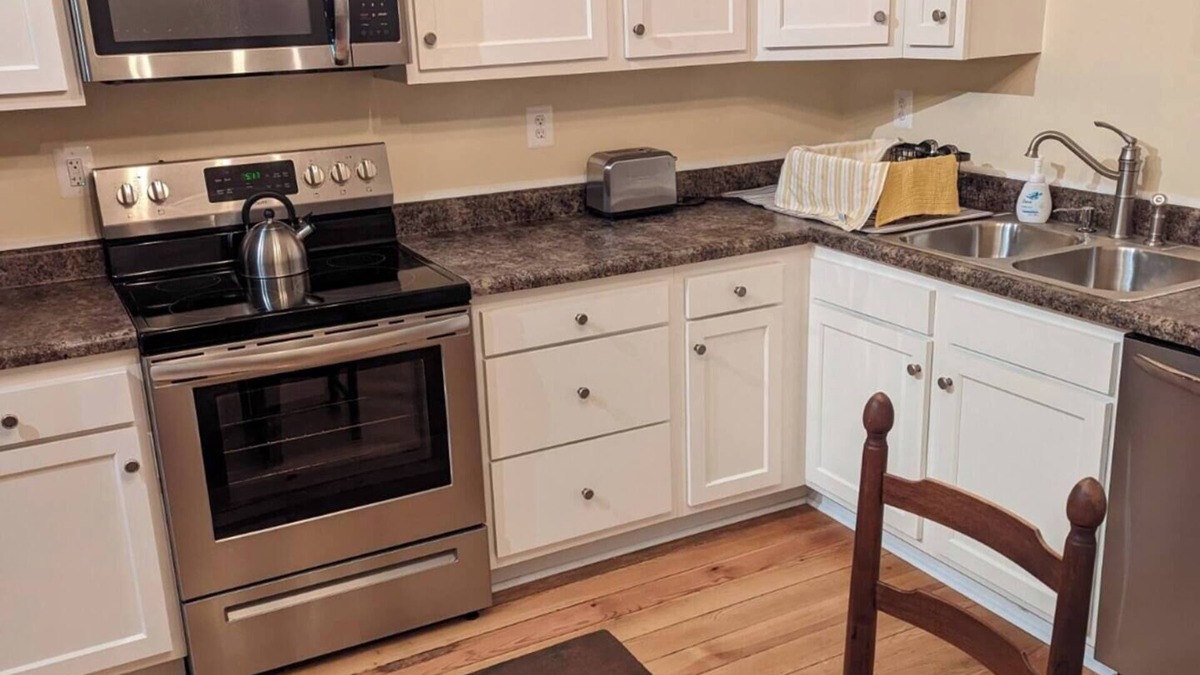 New Market Apartment | Fully Furnished 1 Bedroom Flat in Historic Downtown New Market