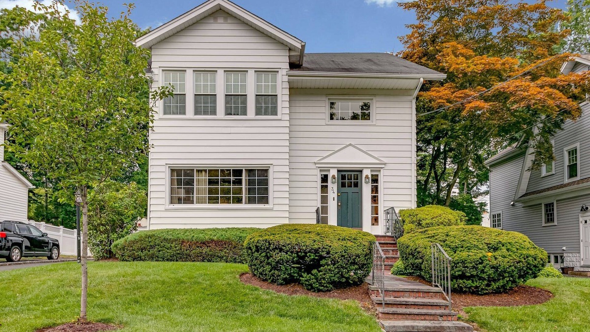 Summit Apartment | FULLY FURNISHED 1st floor apt of two family home in residential neighborhood