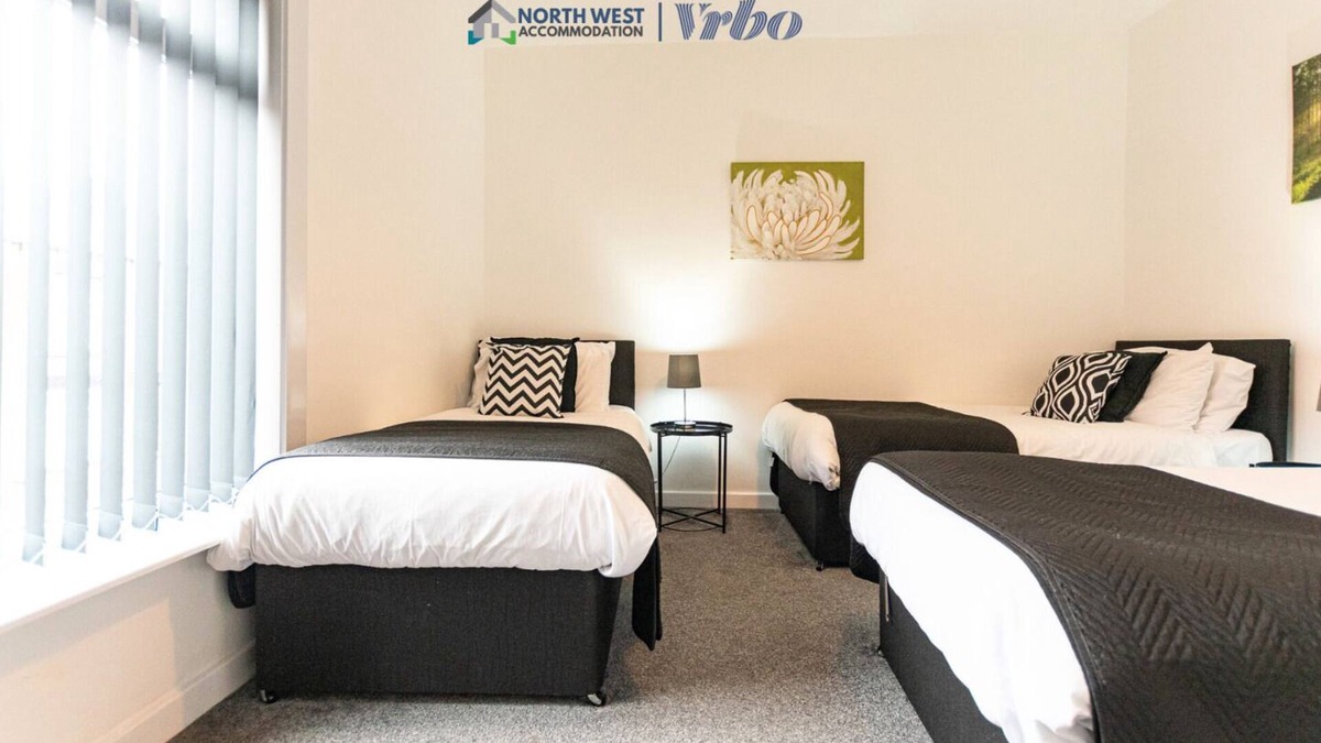 Farnworth House | Fully furnished 2 Bedroom House in Bolton – Contractors Welcome