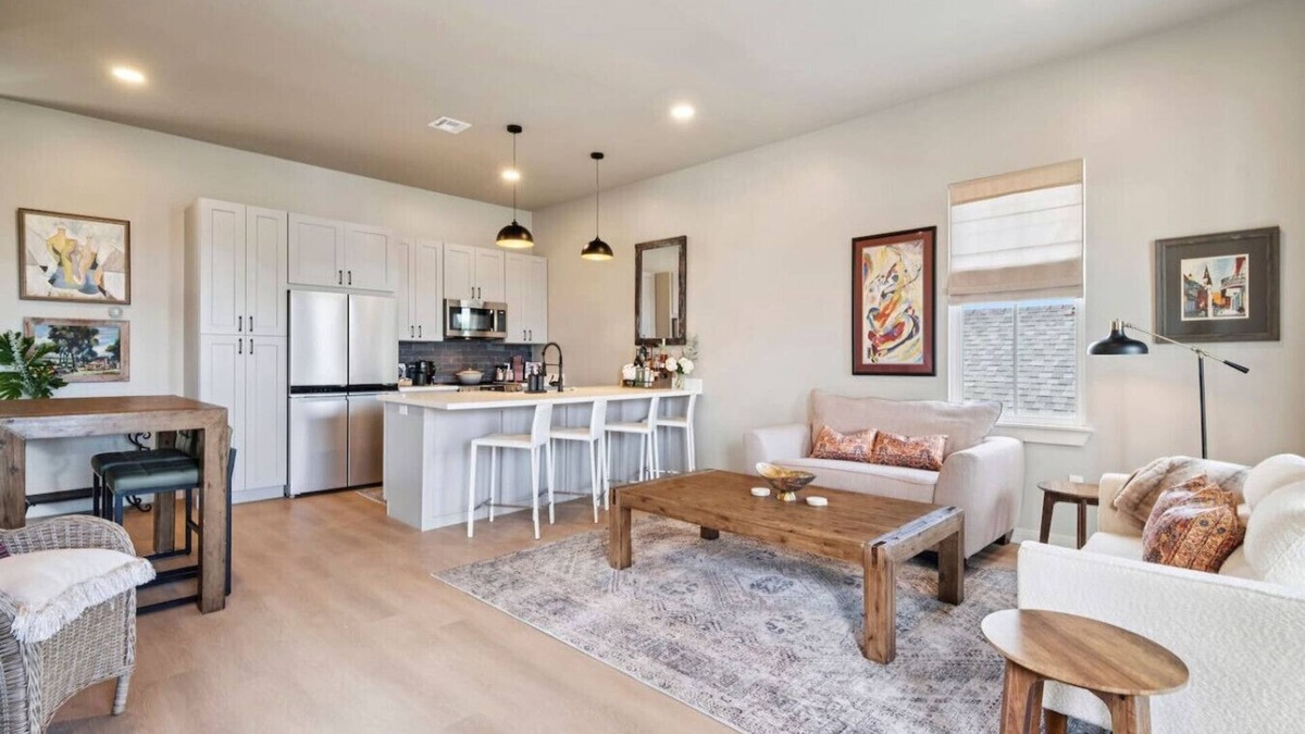 Seventh Ward Apartment | Fully furnished 2nd FL 2bd/2ba charmer in Treme