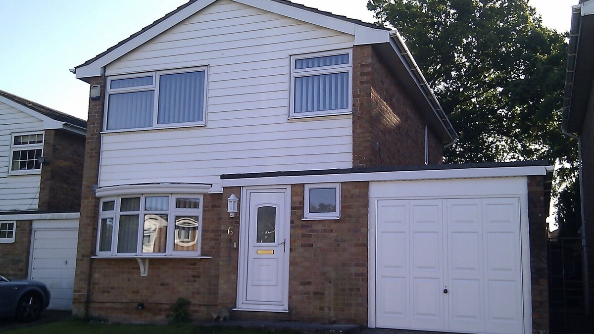 Bournemouth House | Fully furnished 3 Bedroom family home with large child friendly enclosed garden.