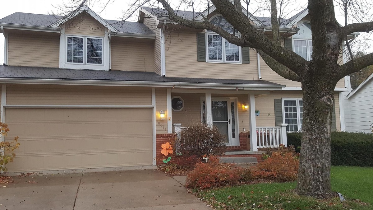 Urbandale House | Fully furnished 5 bedroom home in a nice neighborhood