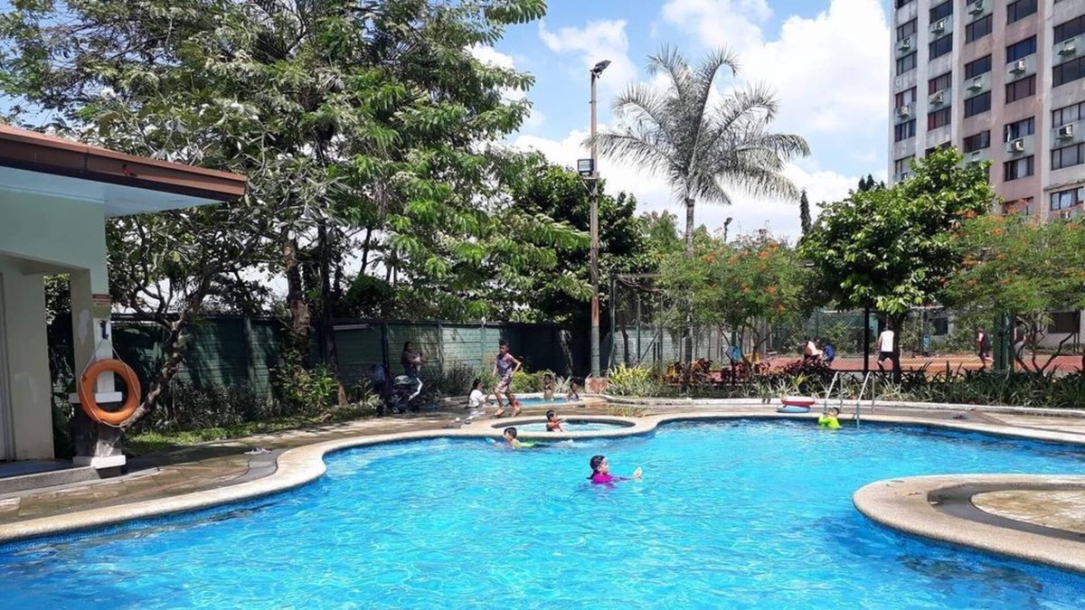 Cainta Condo | Fully Furnished 50 sqm, 2 bedroom condo in Cambridge Village, Cainta