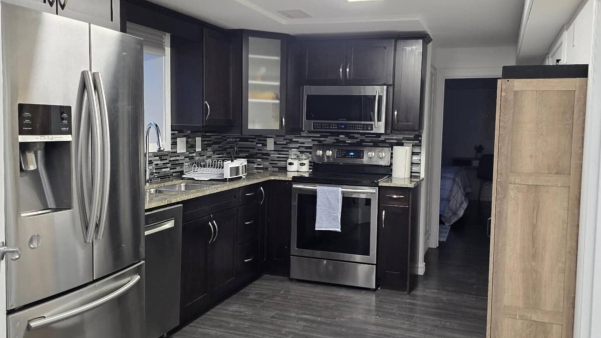 Regina House | Fully Furnished Basement Suite