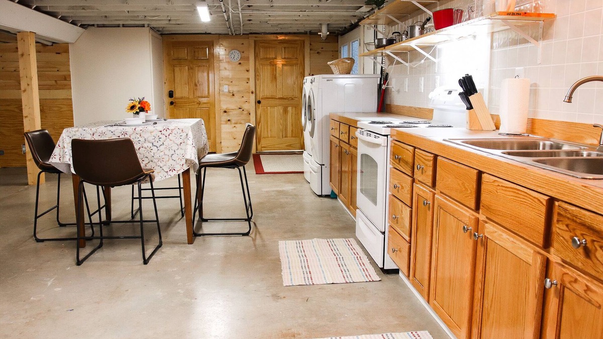Fulton Apartment | Fully Furnished Basement Apartment only 3 miles to Fulton on State Road Z